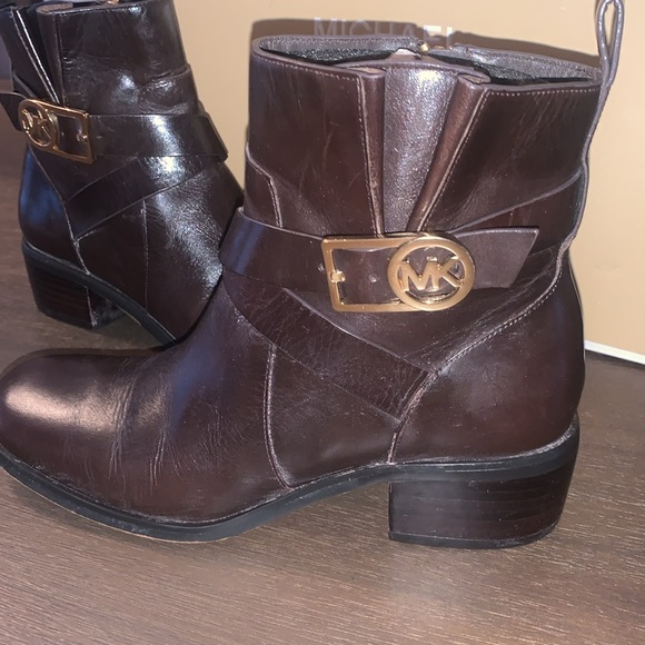 Michae Kors booties in box - Picture 2 of 5